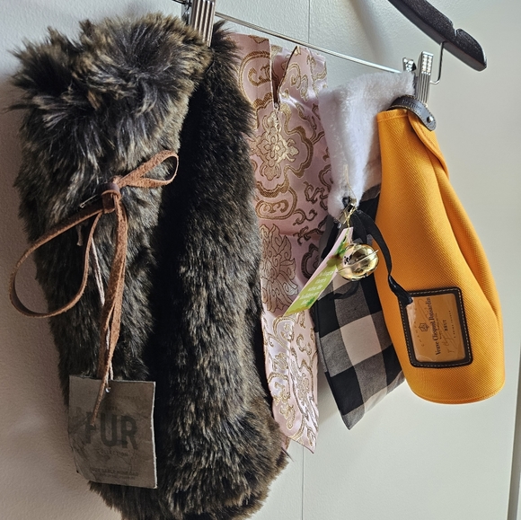 Assorted Wine Bottle Gift Bags - Picture 15 of 15